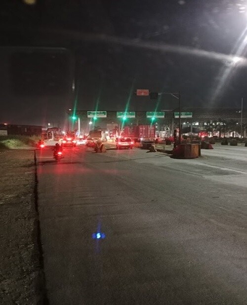 Padgha_a city street at night with traffic lights
